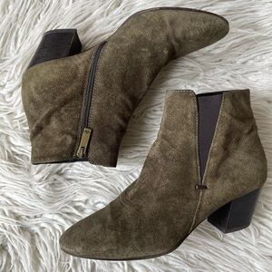 Aquatalia Florine Olive Green Suede Block Heeled Chelsea Ankle Bootie Size 9